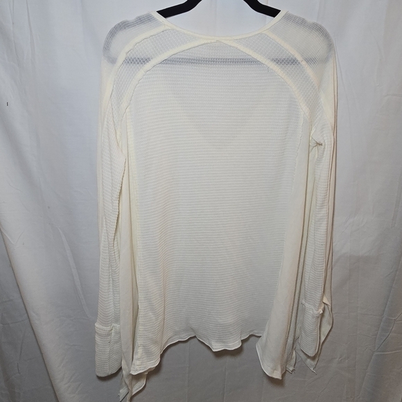 Free People Cream Lightweight Waffle Knit Oversized Shark Bite V Neck Top, sz XS - Picture 8 of 8